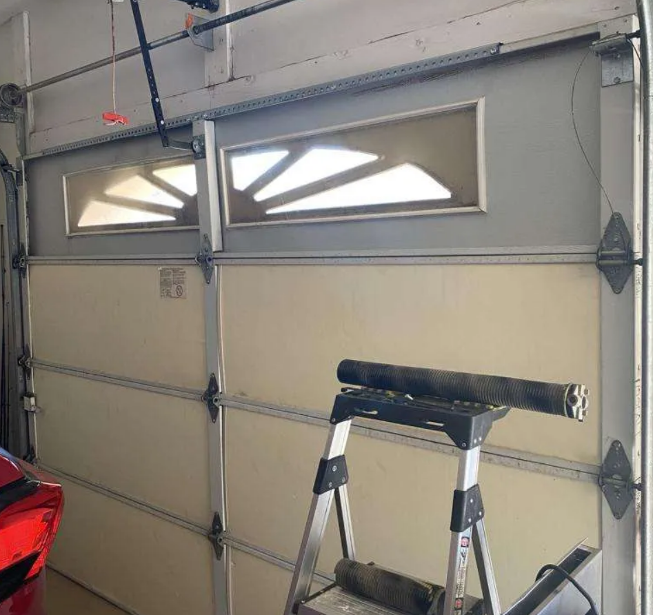 Create alt text for an image to optimize the SEO of the website,Parkland FL Garage Door Repair Services keyword: