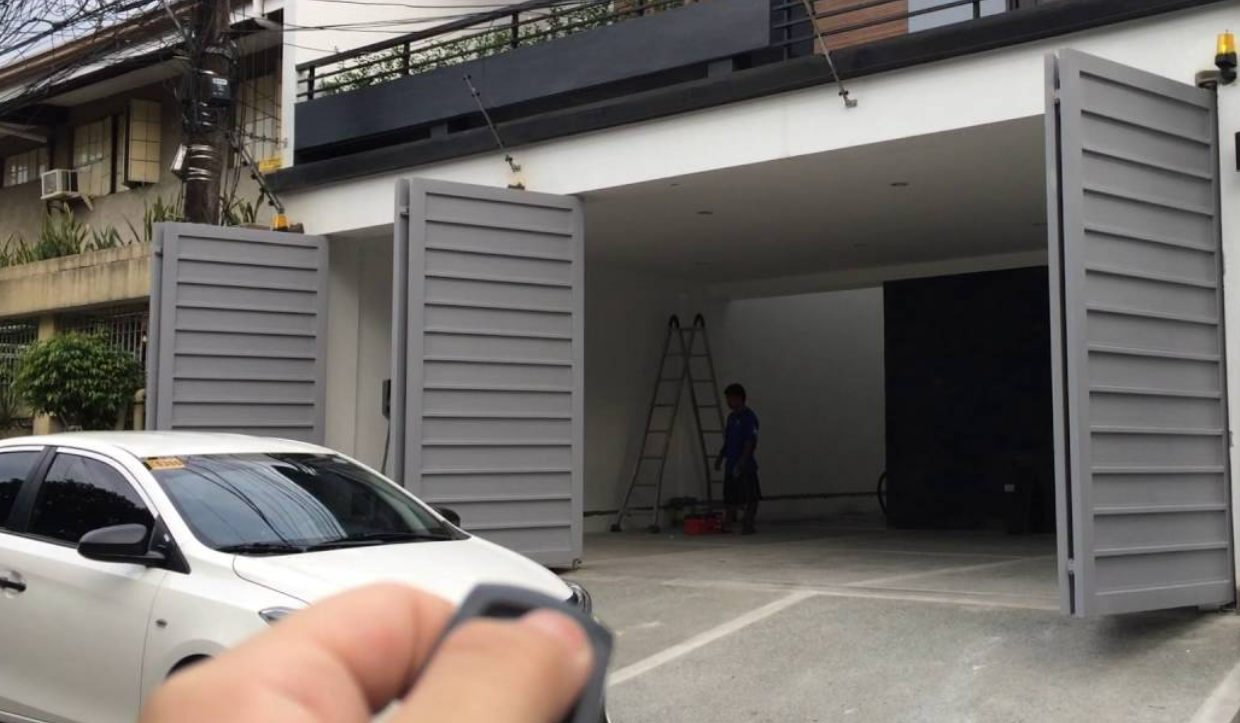 Professional gate repair service provided by Parkland FL Garage Door Repair Services, ensuring smooth operation and enhanced security for residential and commercial properties.