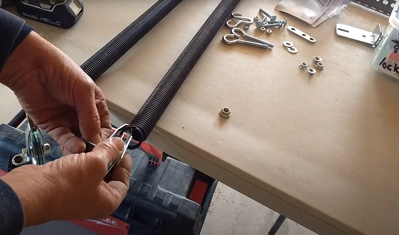 Create alt text for an image to optimize the SEO of the website,Parkland FL Garage Door Repair Services keyword: